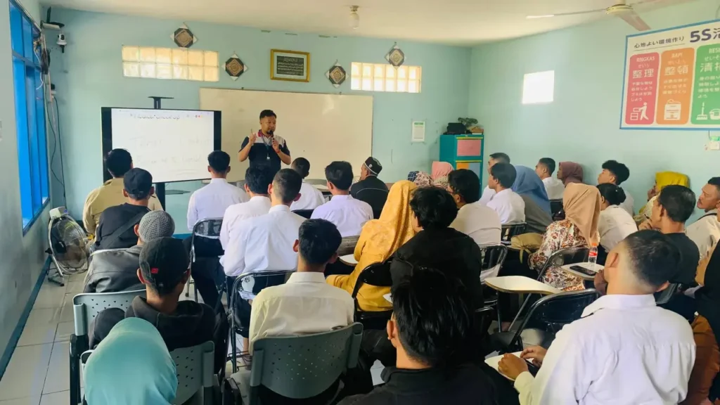 Siswa mengikuti orientasi pra pendidikan LPK Mirai Nusantara